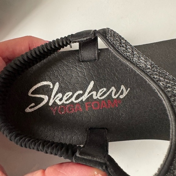 Skechers Black Rhinestone Yoga Foam Sandals Size 7 - Picture 2 of 4